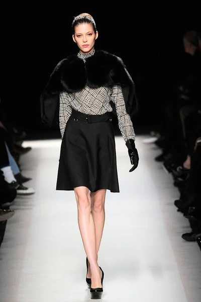 Look 16